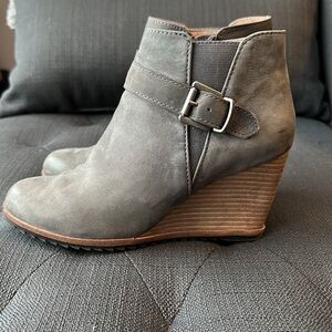 Caslon Addison Wedge Bootie, grey leather, size 7.5